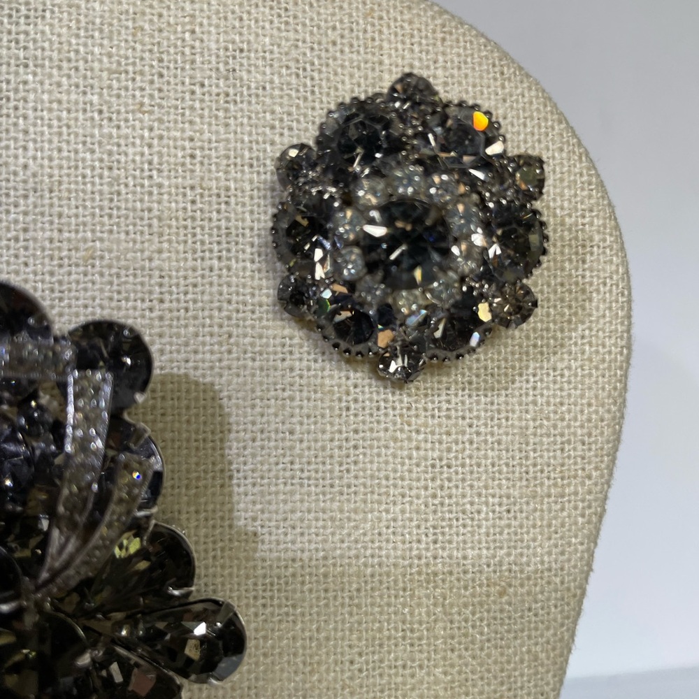 Weiss Vintage Elegant Smoky Grey & White Rhinestone Brooch & Earrings - Picture 4 of 9